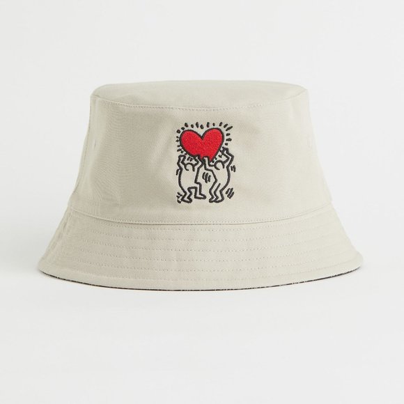H&M Keith Haring Reversible bucket Unisex Hat Beige Heart Embroidered Heart Hat - Picture 1 of 3